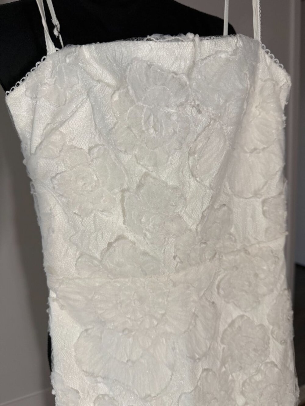Eva Floral Embroidery Sheath Gown HOUSE OF CB - Size XS - Picture 4 of 6